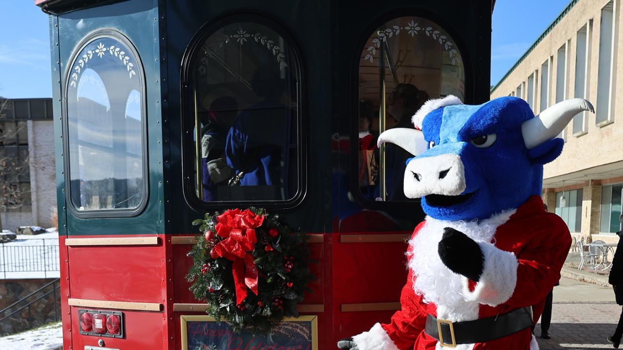 Santa Blue near the trolley