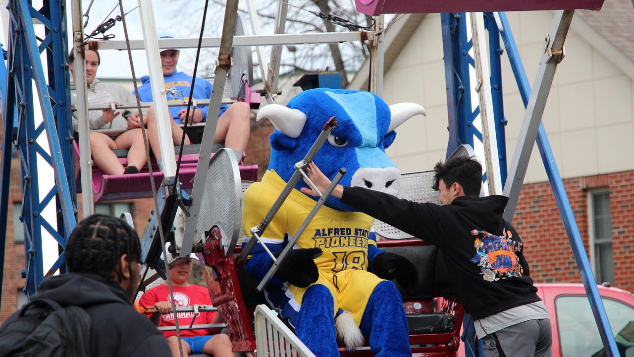 Big Blue rides the Ferris Wheel