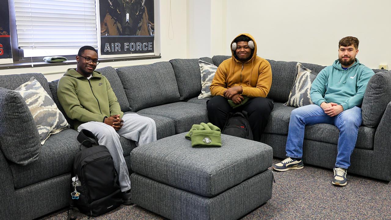 students sit on a couch in the veterans lounge
