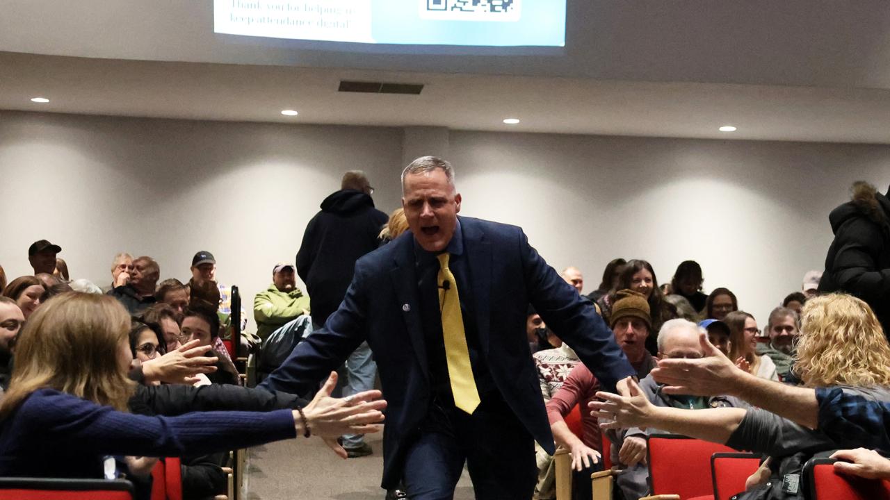 Dr. Mauro runs through the aisle